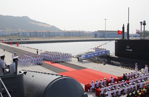 Flag raising ceremony for Vietnam’s first submarines  - ảnh 3